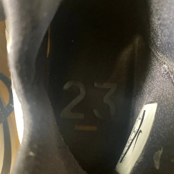 NIKE LEBRON XIV BHM MENS  SIZE 9 - Picture 11 of 12